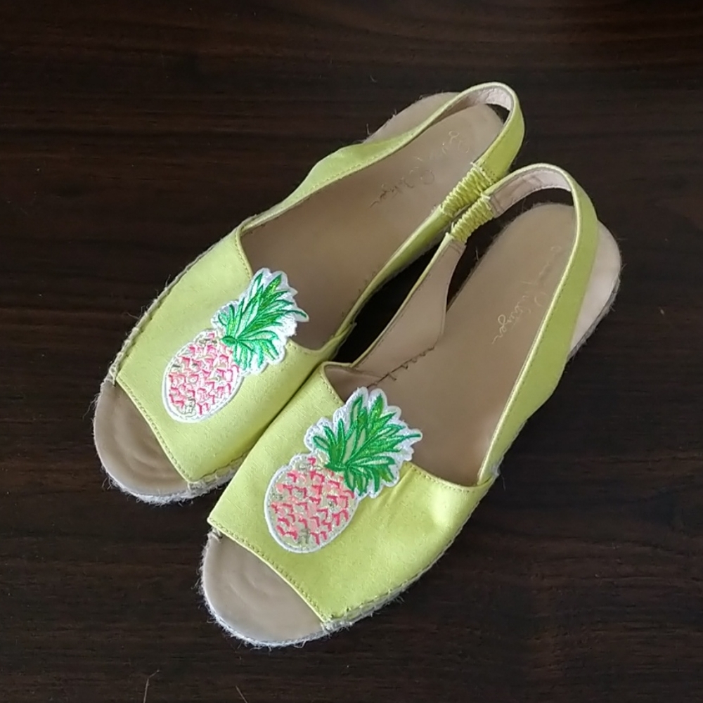 Lily Pulitzer pineapple sandals yellow 6.5